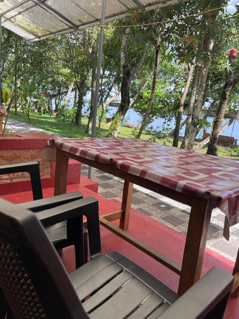 Ashtamudivillas Kollam Buitenkant foto