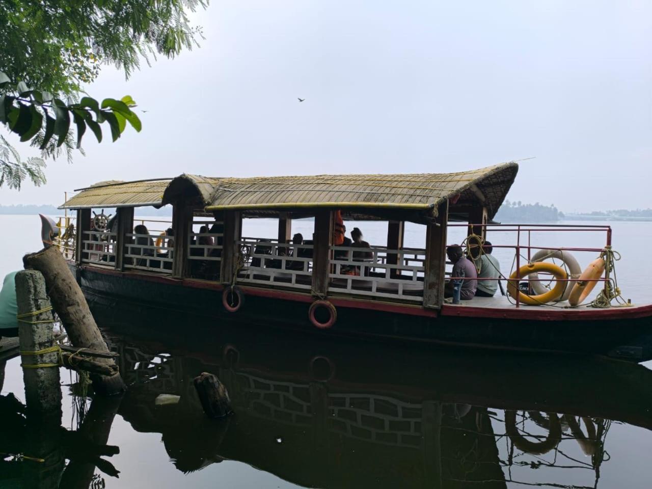 Ashtamudivillas Kollam Buitenkant foto